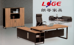 選購(gòu)板式辦公家具時(shí)我們要注意這幾點(diǎn)。